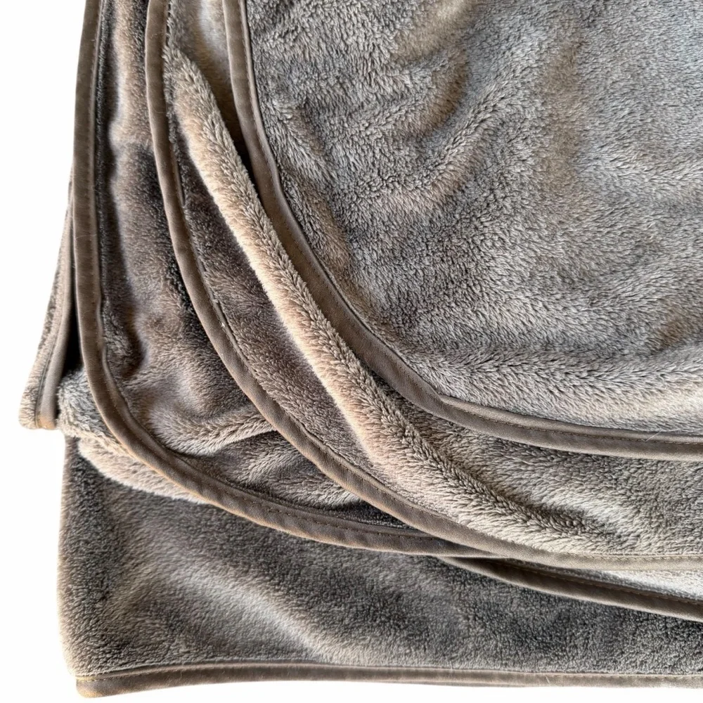 Restoration Hardware Brown Plush Fleece Blanket Single Ply Soft Cozy King GUC